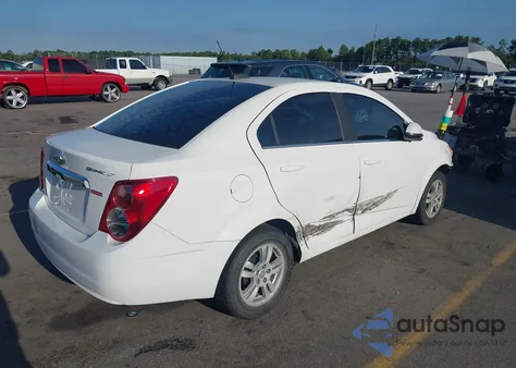 2015 Chevrolet Sonic Lt Auto z USA, uszkodzony, nr VIN 1G1JC5SB8F4115561